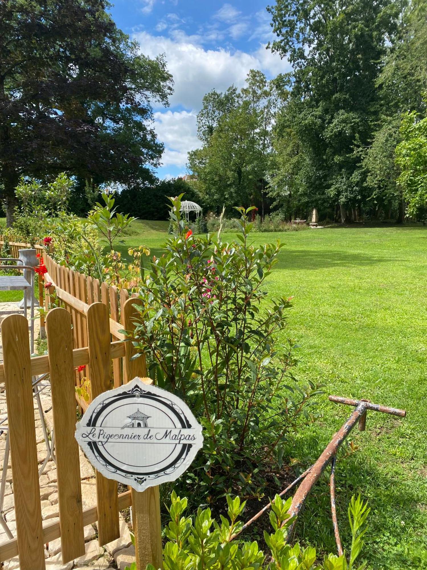 Le Colombier De Malpas Bed and Breakfast Quingey Εξωτερικό φωτογραφία